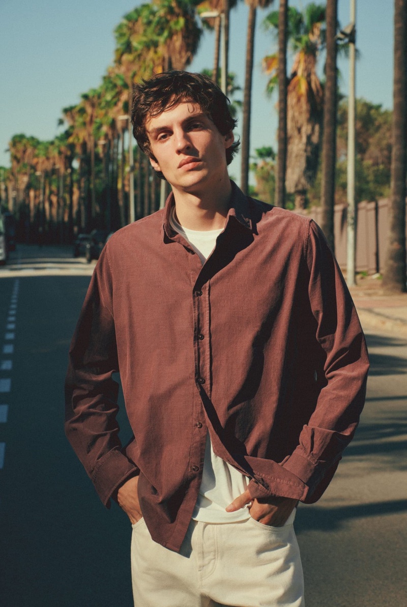 Model Lucas El Bali wears a casual look from Massimo Dutti. » Massimo Dutti Proposes City Sophistication Model Lucas El Bali wears a casual look from Massimo Dutti.