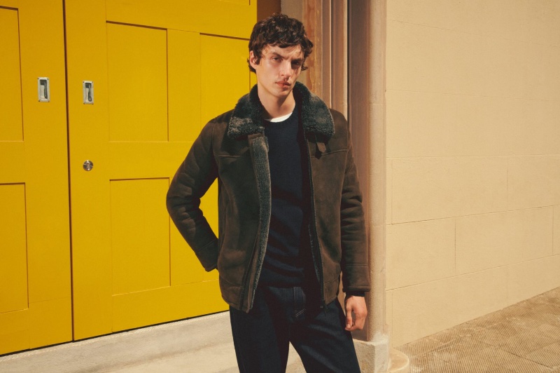 Lucas El Bali wears a brown shearling jacket from Massimo Dutti's fall-winter 2023 collection. 
