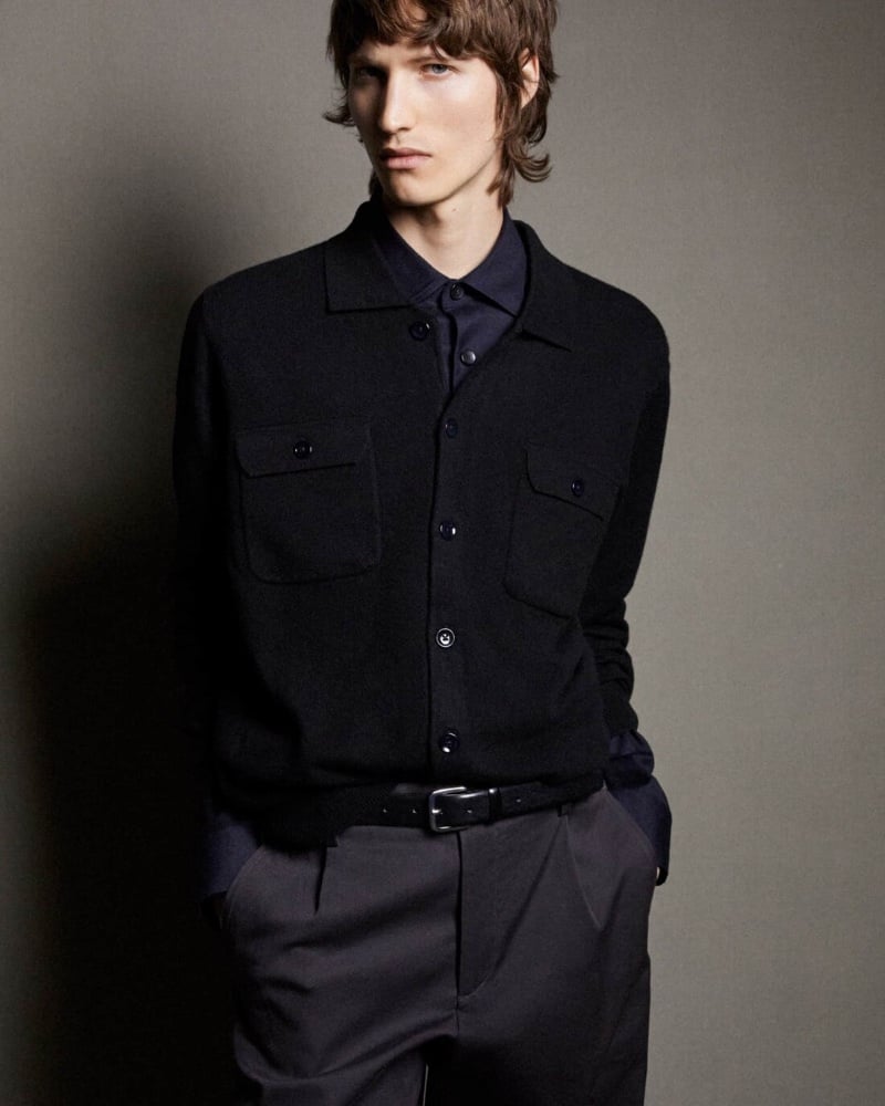 Streamlined sophistication from Massimo Dutti's winter 2023 collection, featuring a sharp, dark jacket with structured pockets over a navy shirt. » Texture & Tone: The Art of Layering with Massimo Dutti Streamlined sophistication from Massimo Dutti's winter 2023 collection, featuring a sharp, dark jacket with structured pockets over a navy shirt.