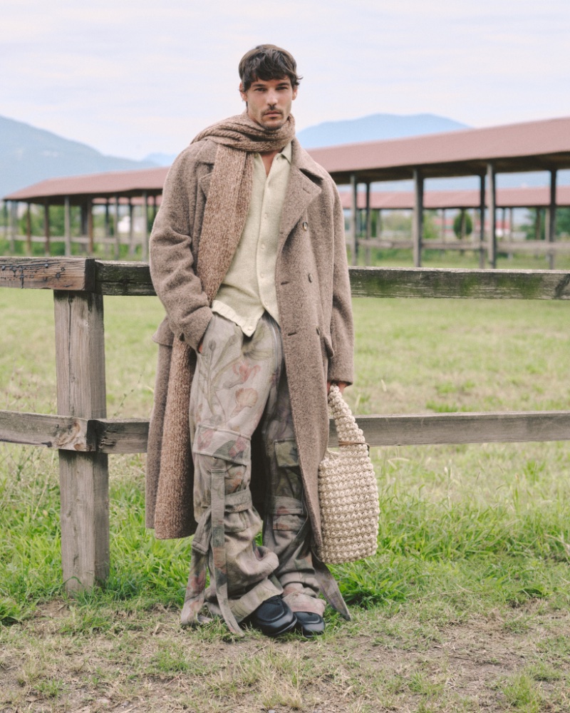 Donning neutral layers, Jorge Roman wears Dolce & Gabbana, Auralee, Dries Van Noten, JACQUEMUS, and JW Anderson. » From Loro Piana to Gucci: Mytheresa's Winter Style Proposals Donning neutral layers, Jorge Roman wears Dolce & Gabbana, Auralee, Dries Van Noten, JACQUEMUS, and JW Anderson.