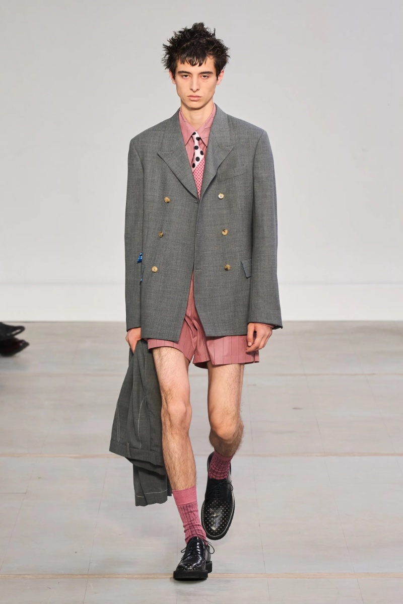 Paul Smith Spring Summer 2024 Formal Shorts Fashion Trend Men » Men's Spring 2024 Fashion Trends: From Minimal to Soft Style Paul Smith Spring Summer 2024 Formal Shorts Fashion Trend Men