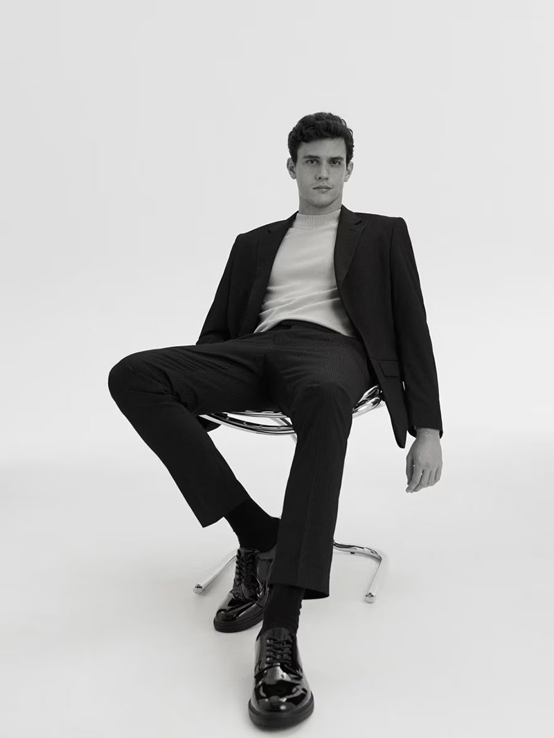 Xavier Serrano dons a simple black suit. 