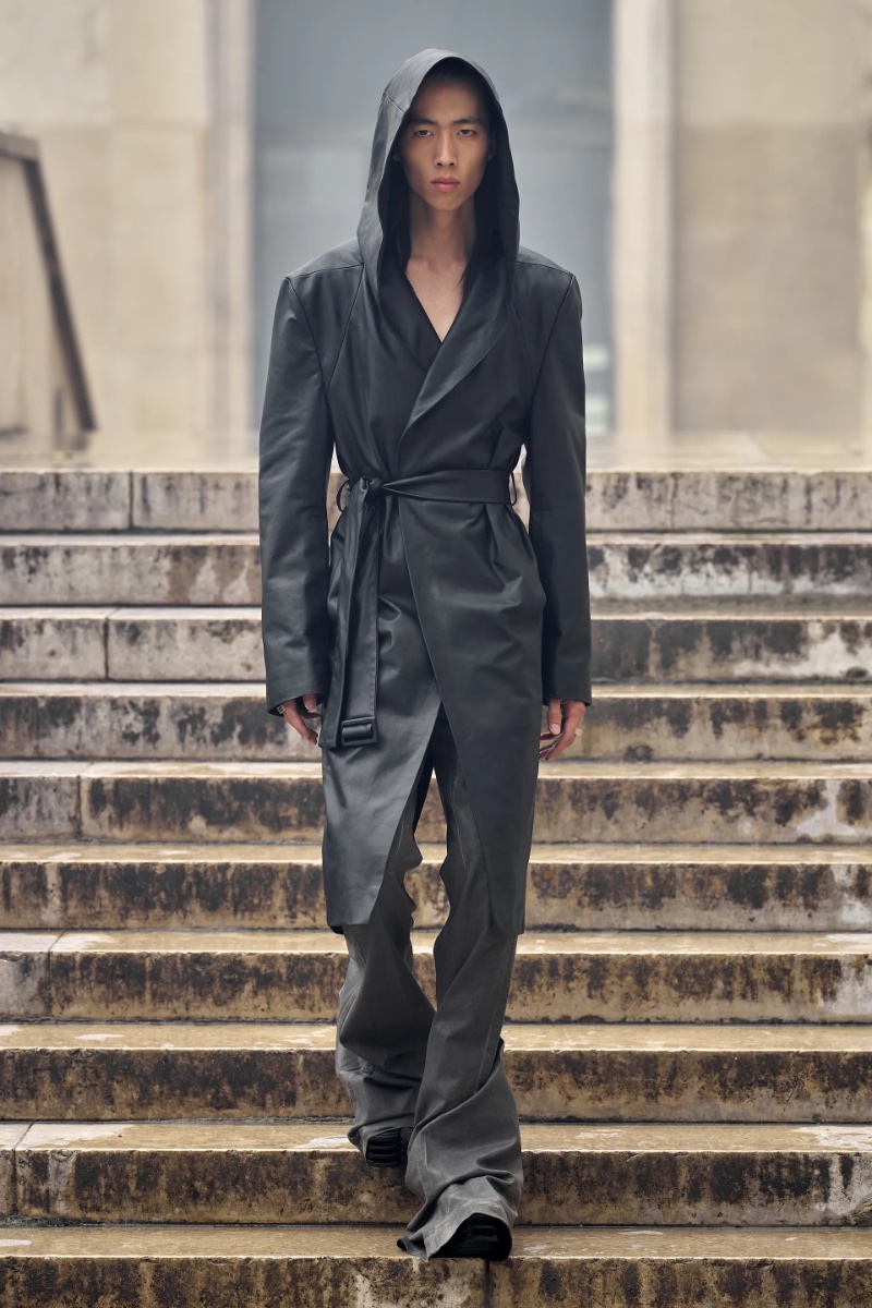 Rick Owens Spring Summer 2024 Tapered Waist Fashion Trend Men » Men's Spring 2024 Fashion Trends: From Minimal to Soft Style Rick Owens Spring Summer 2024 Tapered Waist Fashion Trend Men