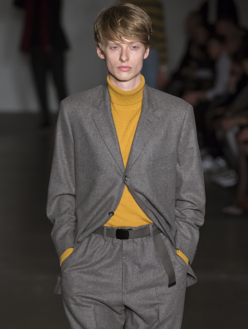 Todd Snyder Gold Turtleneck Grey Suit Men 2018 » The Turtleneck with Suit Outfit: How to Wear the Power Duo Todd Snyder Gold Turtleneck Grey Suit Men 2018