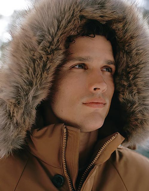 » Tommy Hilfiger Champions Holiday Fashion with New Campaign Tommy Hilfiger Holiday 2023 Ad Campaign 03