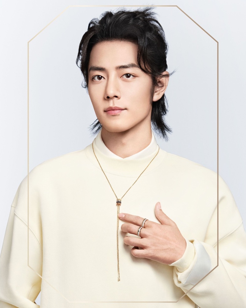 Dressed in a cream-colored pullover, Xiao Zhan wears Boucheron jewelry. 