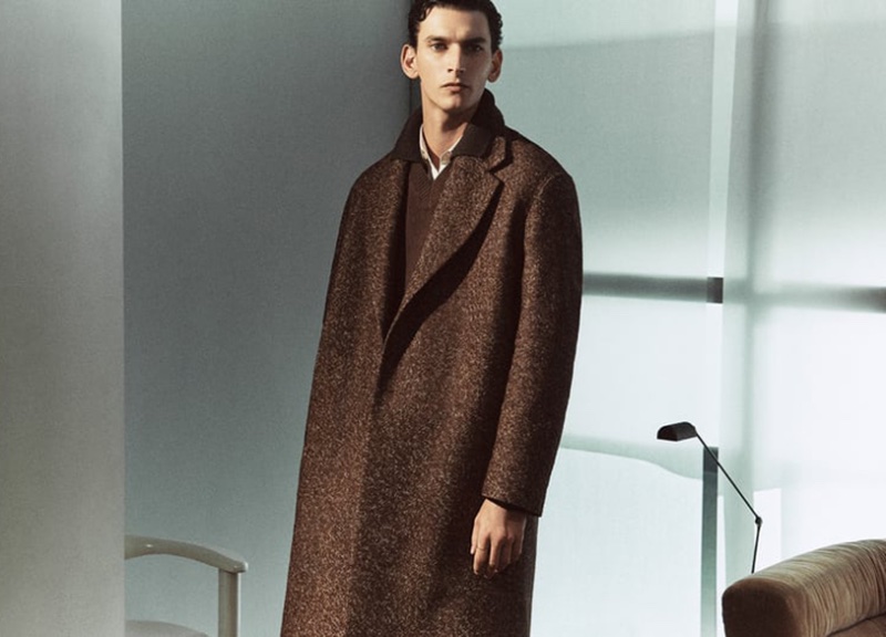 In a dramatic silhouette, Thibaud Charon wears a statement long coat from Zara Edition. » Zara Edition's Fashion Fundamentals: A Tailored Winter In a dramatic silhouette, Thibaud Charon wears a statement long coat from Zara Edition.