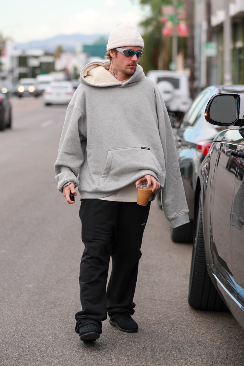 Singer Justin Bieber goes casual on a coffee run in a pair of Arnette sunglasses and a Nahmias hoodie.
