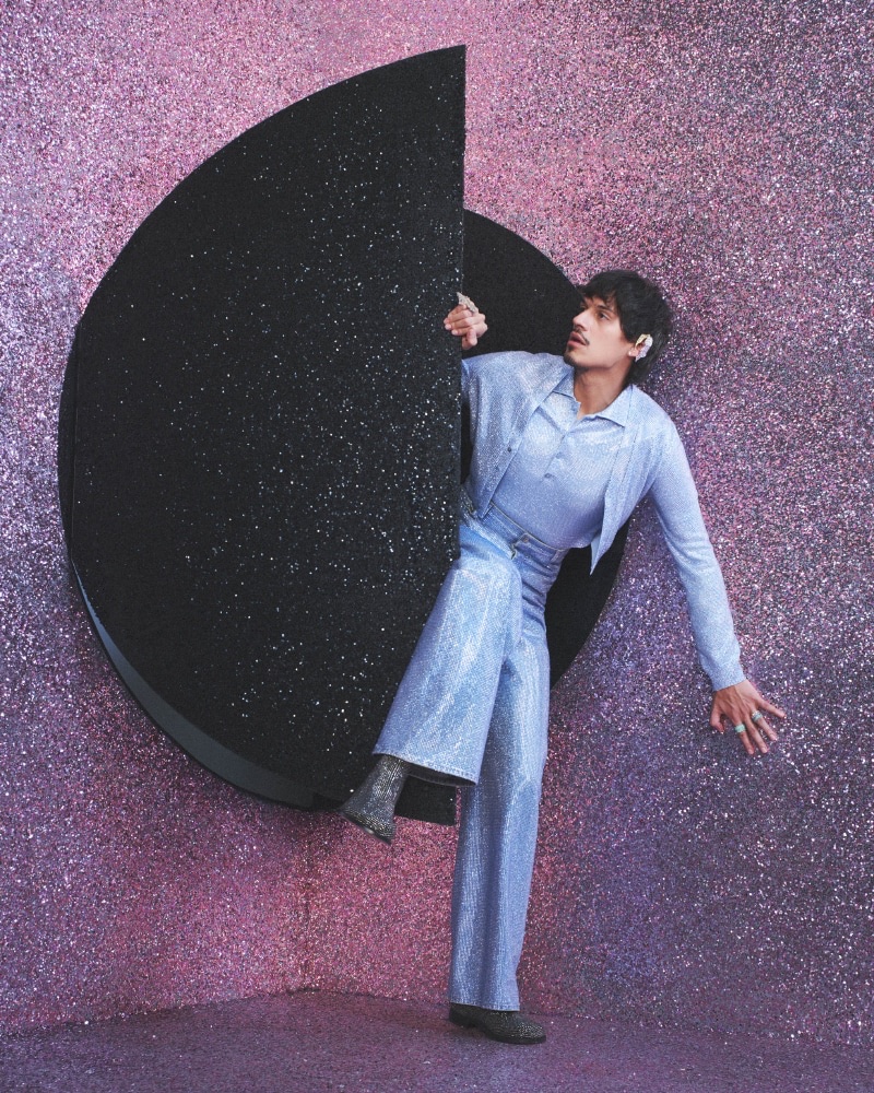 Omar Apollo sparkles in azure for the LOEWE spring-summer 2024 campaign. 