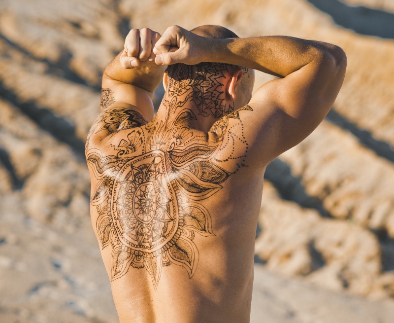 CeeDee Lamb Gets Massive Back Tattoo Featuring Kobe Bryant Image