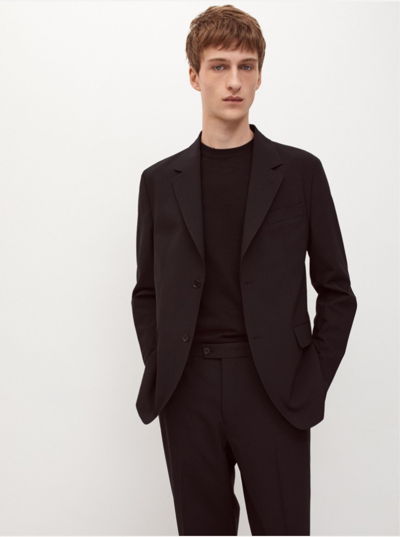 Model Vasko Luyckx exudes modern elegance in Massimo Dutti's Smart capsule collection.