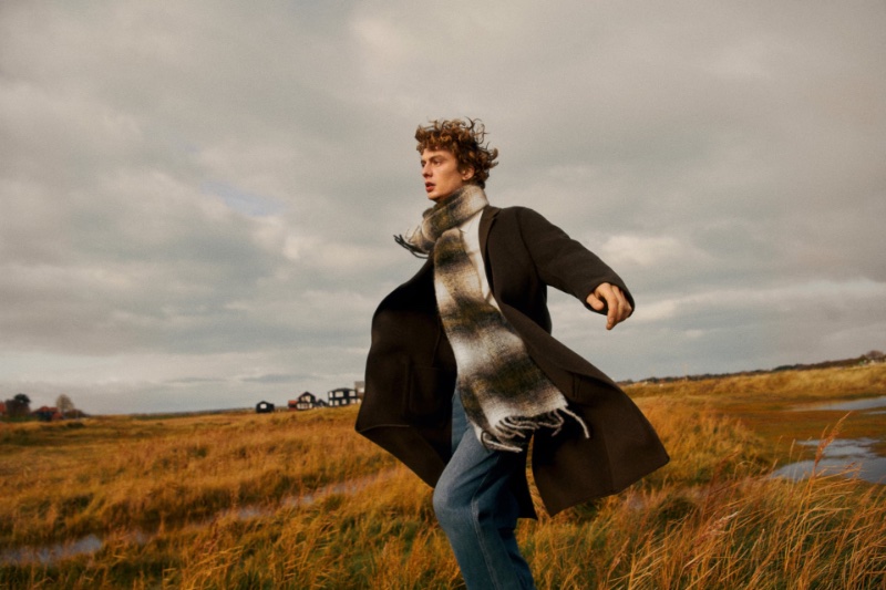 Model Leon Dame embraces winter style from Massimo Dutti.