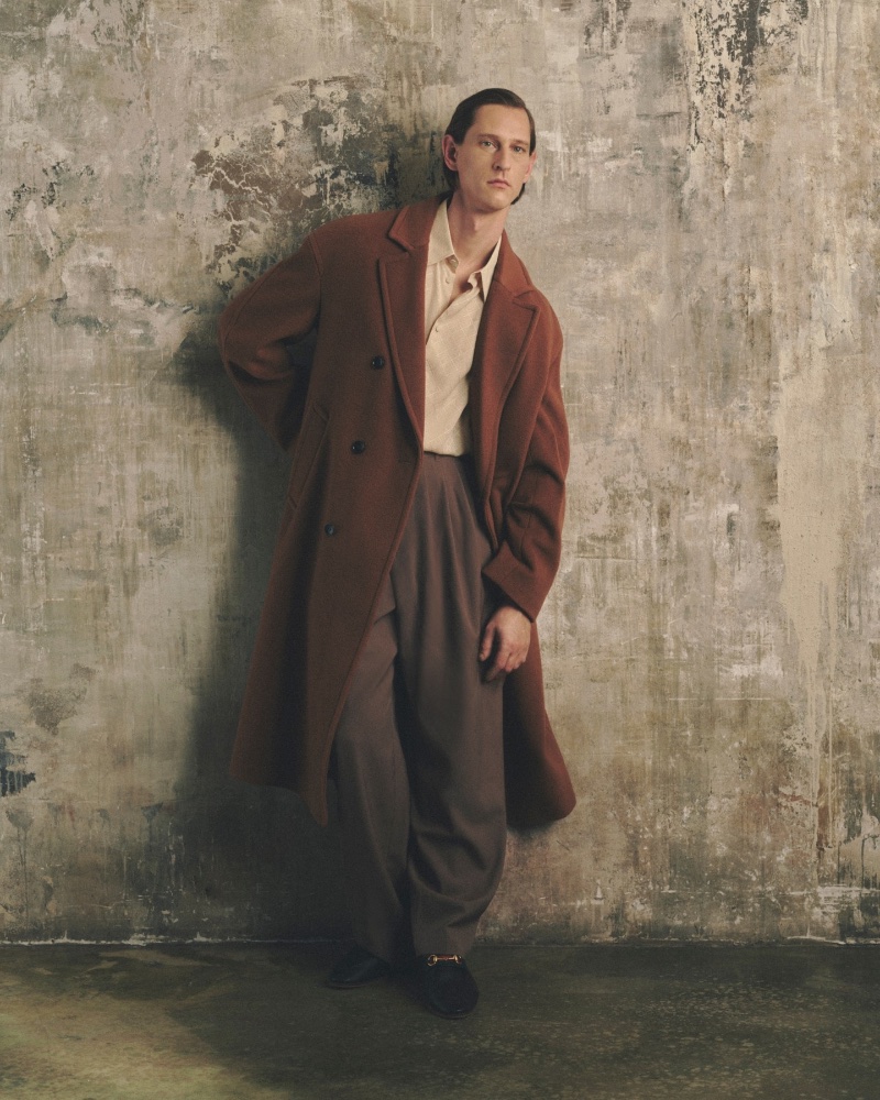 Embodying winter style, Rogier Bosschaart wears Gucci.