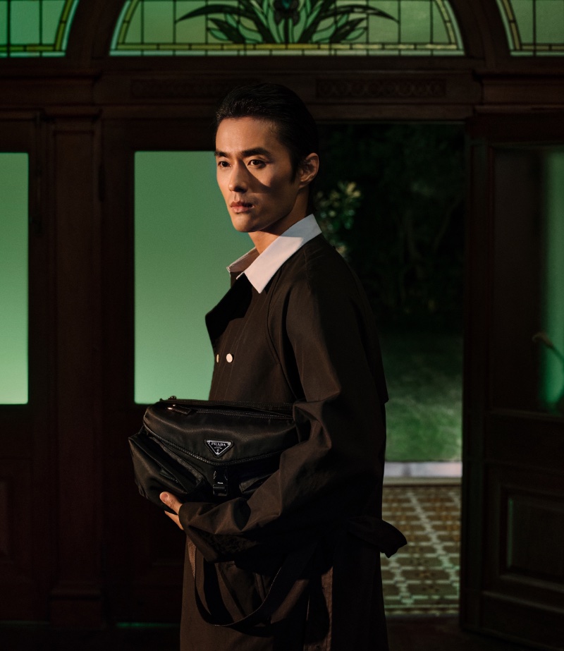 Zhao Lei exudes Prada elegance, accessorizing with the brand's leather bag for its Chinese New Year 2024 advertisement.