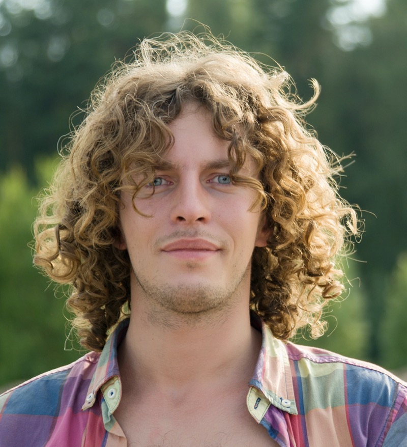 curly hair middle part men » Middle Part Haircuts for Men: The Iconic Hairstyle Updated curly hair middle part men
