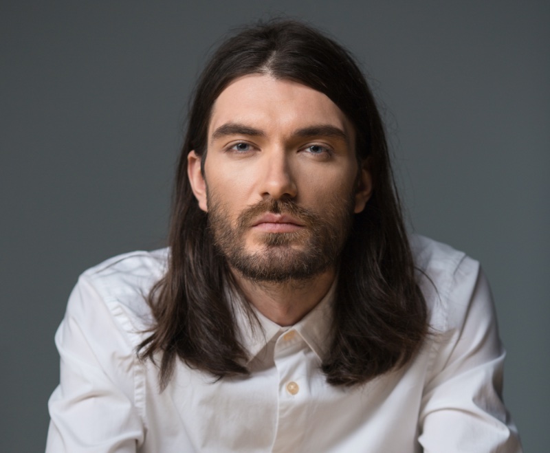long middle part men » Middle Part Haircuts for Men: The Iconic Hairstyle Updated long middle part men
