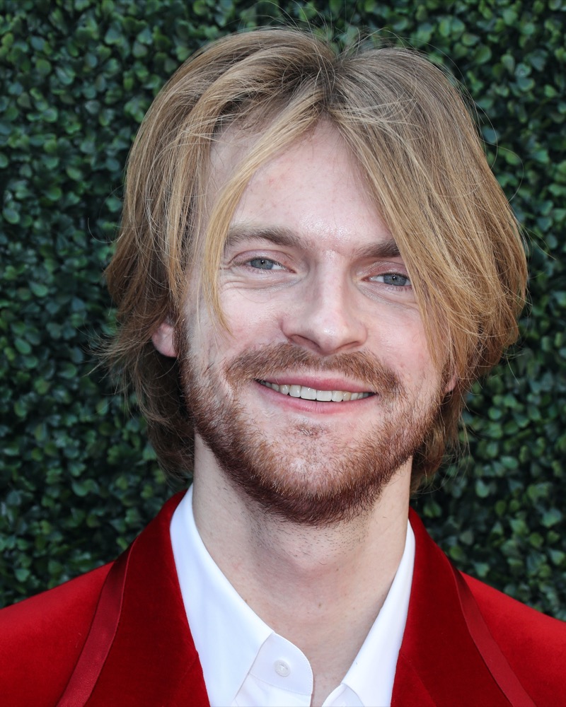 middle part with beard » Middle Part Haircuts for Men: The Iconic Hairstyle Updated middle part with beard