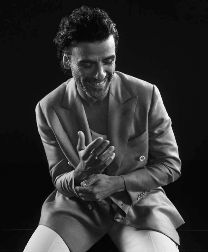 Oscar Isaac's charming smile complements Brioni's relaxed suit jacket in the spring-summer 2024 advertisement.