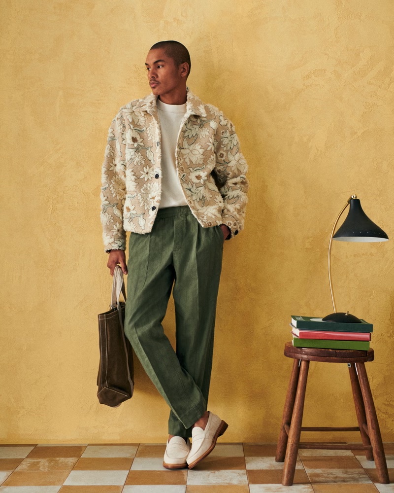 Hector wears Abercrombie & Fitch's linen blend pull-on pants.