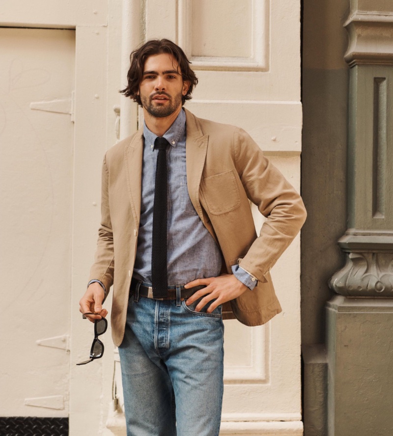 Gordon Winarick wears Alex Mill’s cotton-linen Mercer blazer with a chambray shirt and AM Original jeans. 