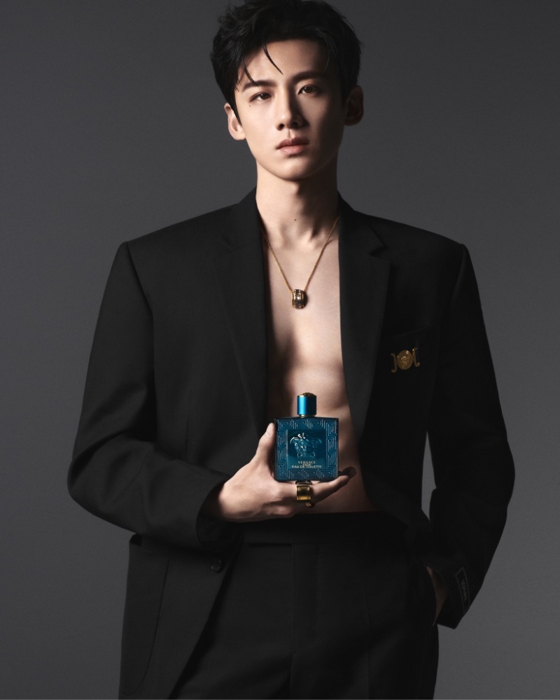 Showcasing Versace's Eros cologne, Bai Jingting brings a serene strength