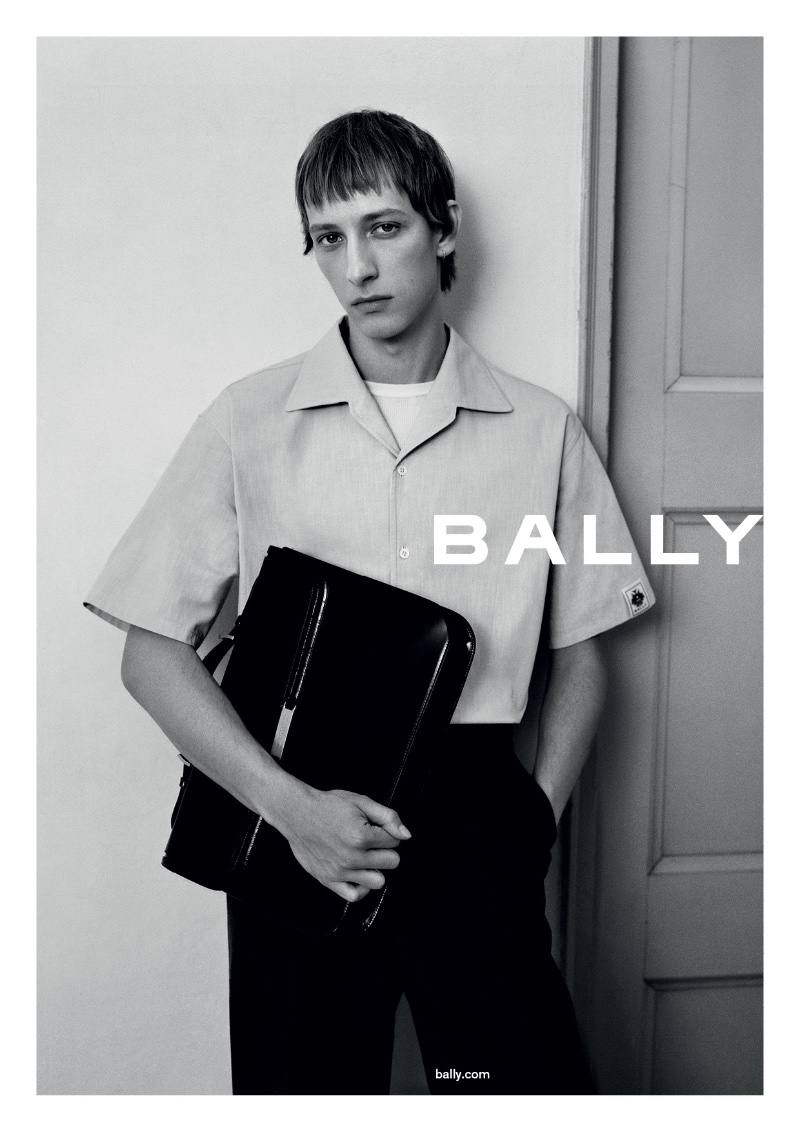 Modeling a boxy short-sleeve shirt, Josef Ptacek fronts Bally's spring-summer 2024 campaign.