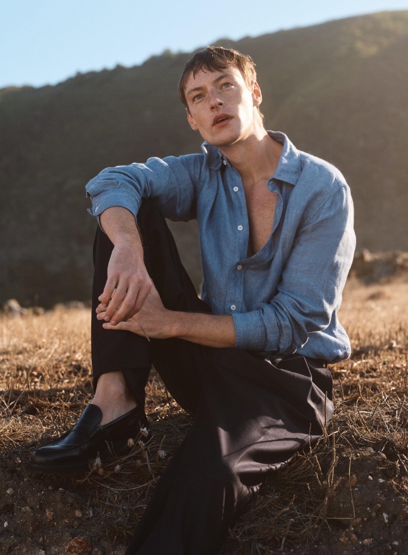 Roberto Sipos gazes into the distance, clad in a relaxed linen shirt for Banana Republic's spring 2024 campaign.