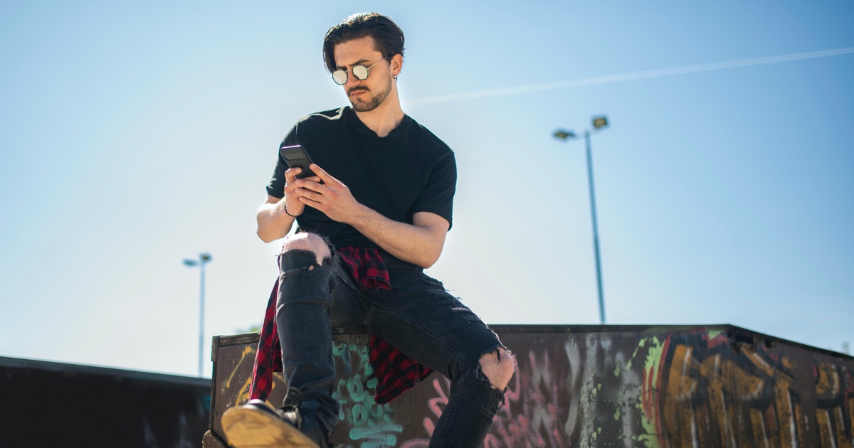 Buying Clothes Online: Navigating Fashion in the Digital Age