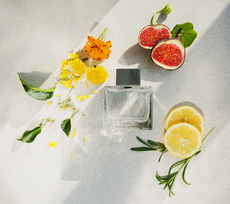 Conventional feminine fragrances artfully progress from an initial citrus spark through a lush bouquet of floral heart notes like rose and jasmine.