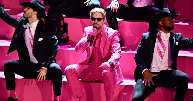 Ryan gosling im just ken 2024 oscars pink suit gucci