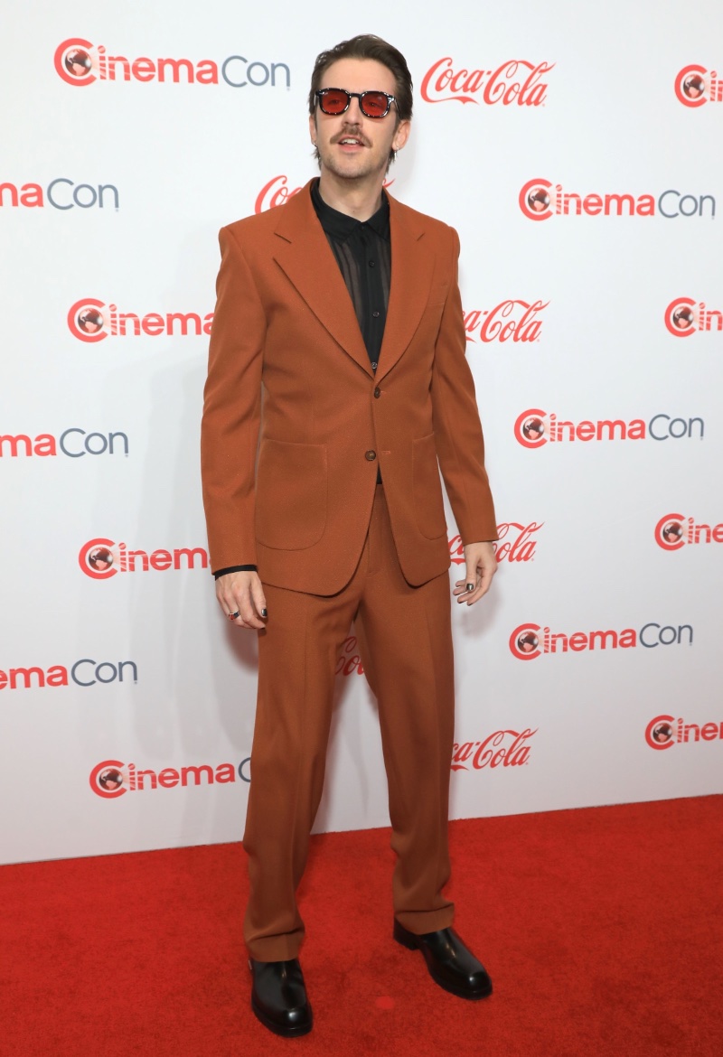 Dan Stevens 2024 CinemaCon DZOJCHEN Suit