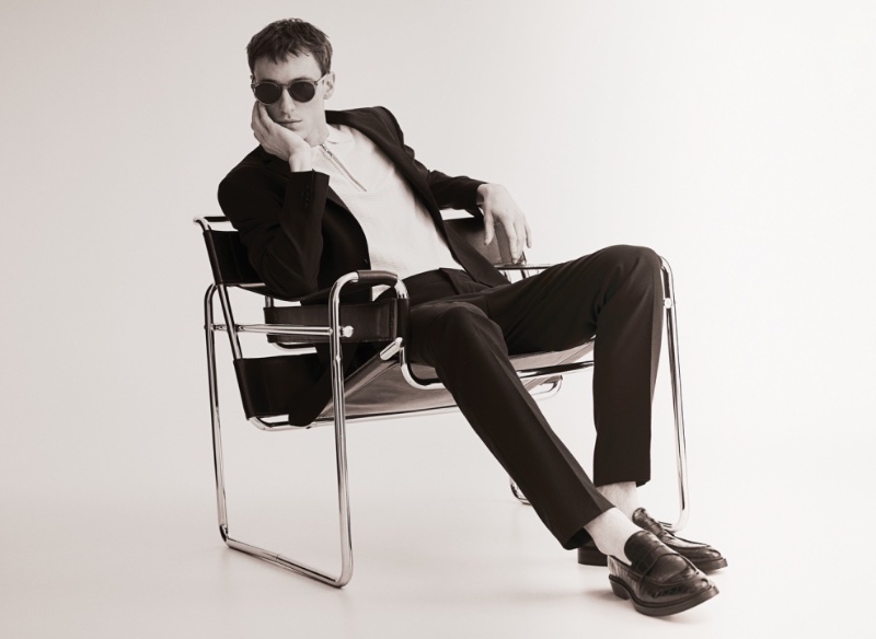 Model Tommaso de Benedictis dons a sleek suit and loafers from H&M.