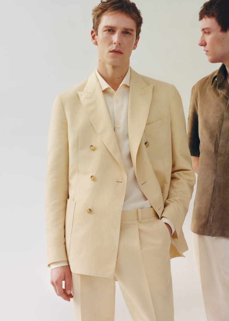 Standing out in pale yellow, Quentin Demeester wears a double-breasted suit from the Mango Designed by Boglioli collection.