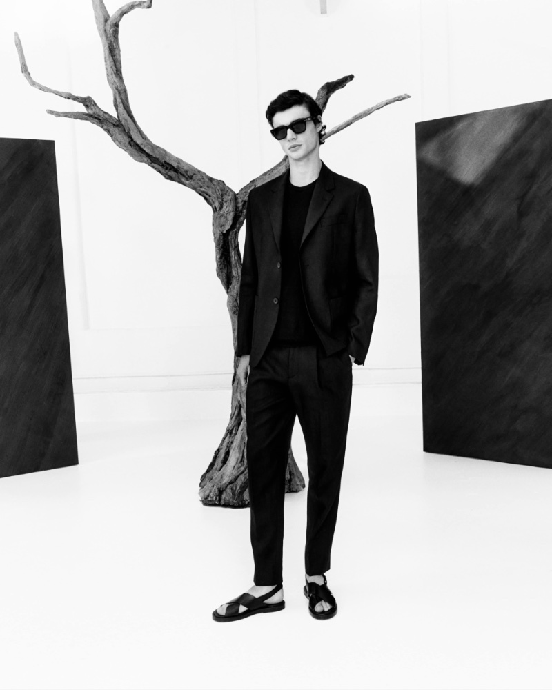 Fernando Lindez exudes effortless chic in a black tailored ensemble from Massimo Dutti's spring 2024 Limited Edition collection.