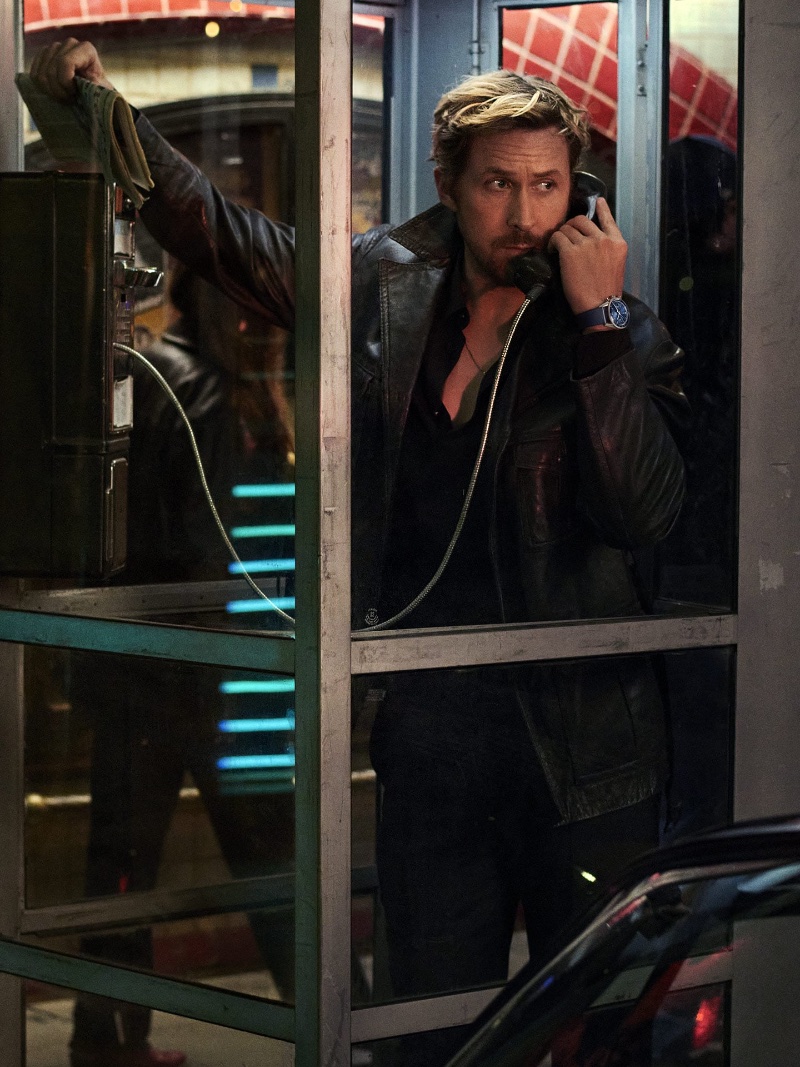 In an urban night scene, Ryan Gosling makes a call, wearing the blue 39mm TAG Heuer Carrera Chronograph.