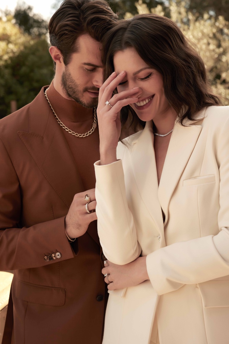 Smiling Rocks unveils its newest jewelry campaign for men and women.