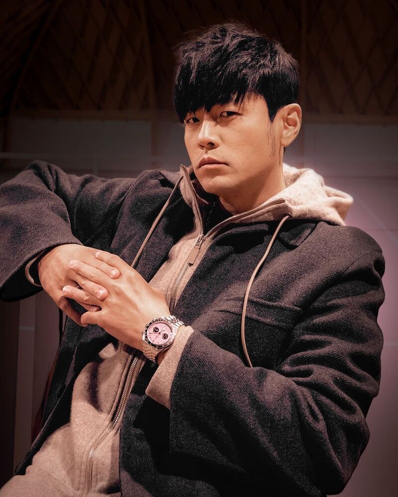 Jay Chou looks effortlessly cool wearing the TUDOR Black Bay Chrono Pink watch.