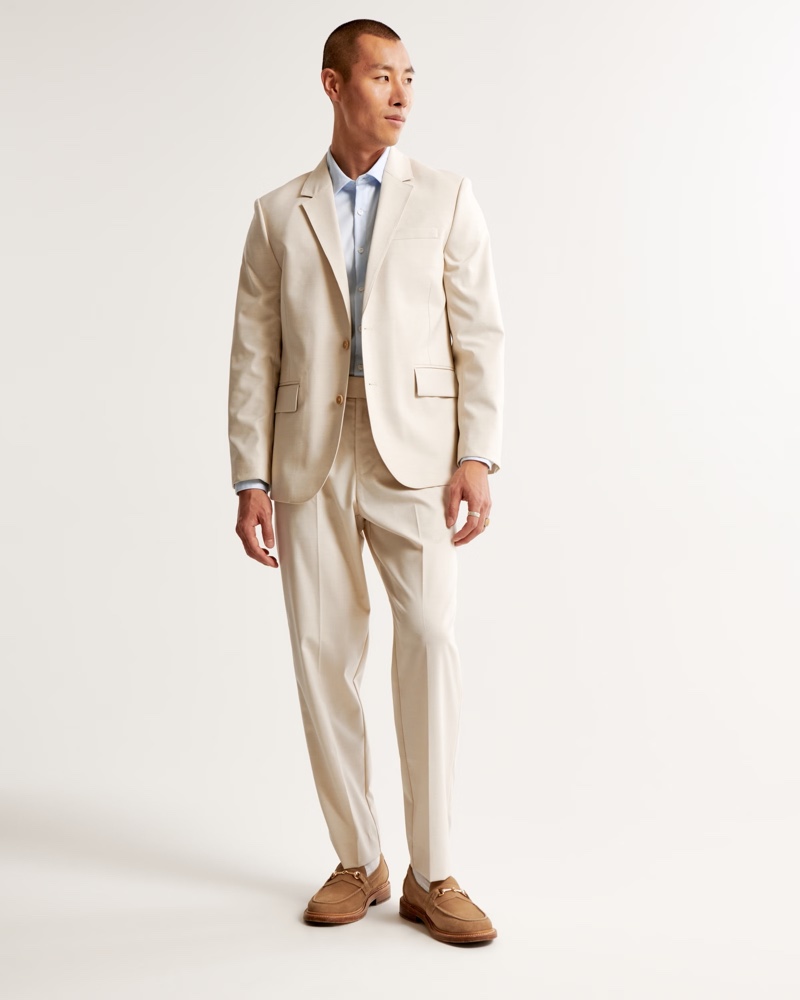 Crafted in a cream hue, this Abercrombie & Fitch suit merges clean lines with a neutral palette for a modern look.