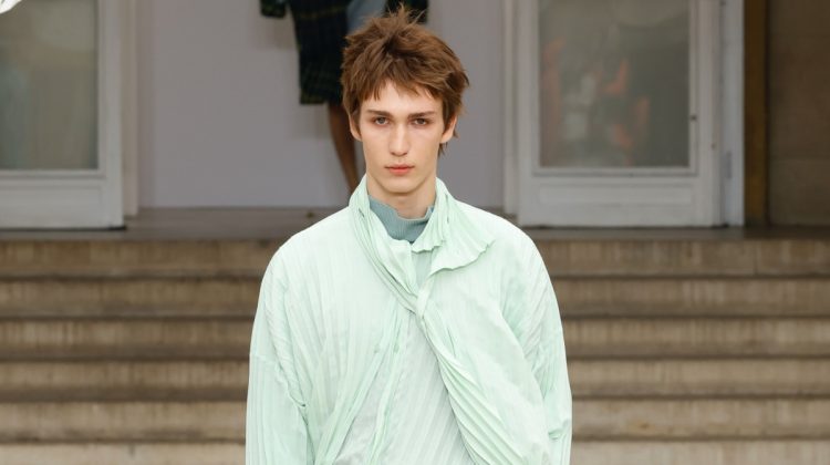 Issey Miyake Spring 2025 Inspires with Pleats & Pastels