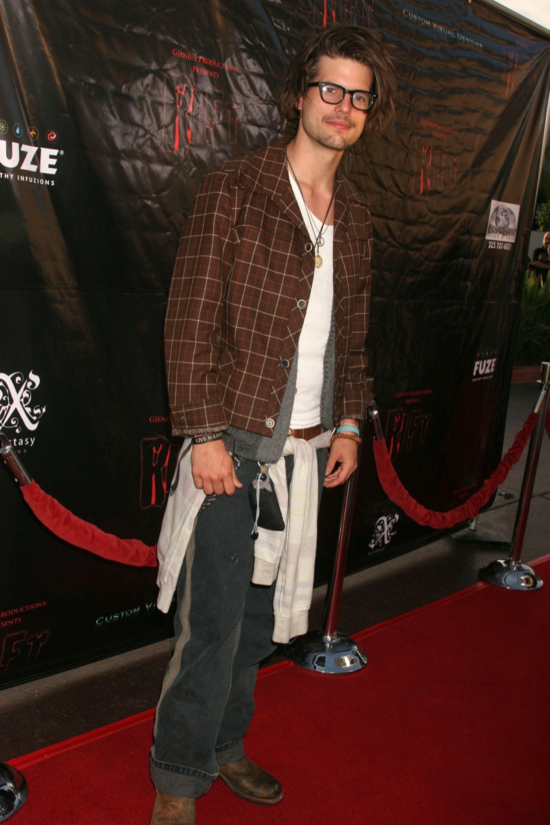 Leon Fazzio 2000s grunge-inspired outfit men