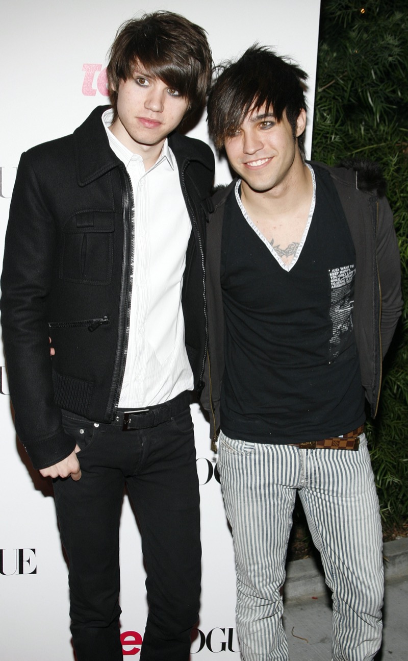 2000s fashion men skinny jeans eyeliner Ryan Ross Panic! at the Disco Pete Wentz Fallout Boy