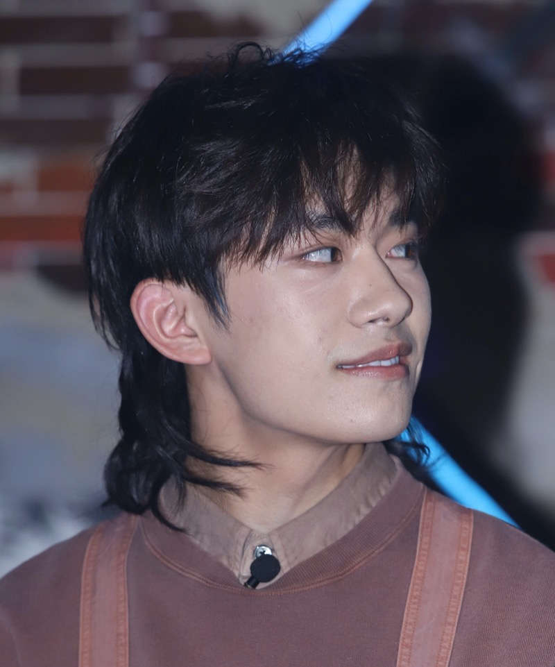 straight hair mullet men » 28 Mullet Haircuts for Men: Modern & Classic Styles for 2025 straight hair mullet men