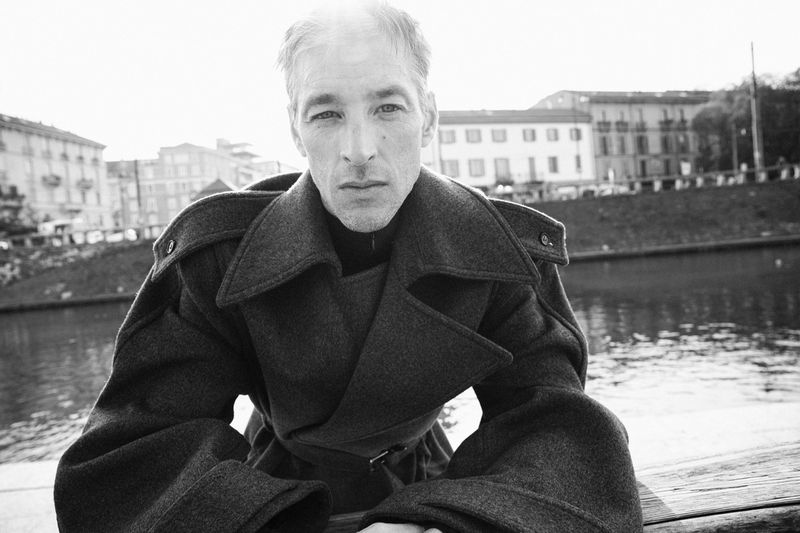 » Joel Frampton Brings Sartorial Drama to GQ Portugal Joel Frampton GQ Portugal 002