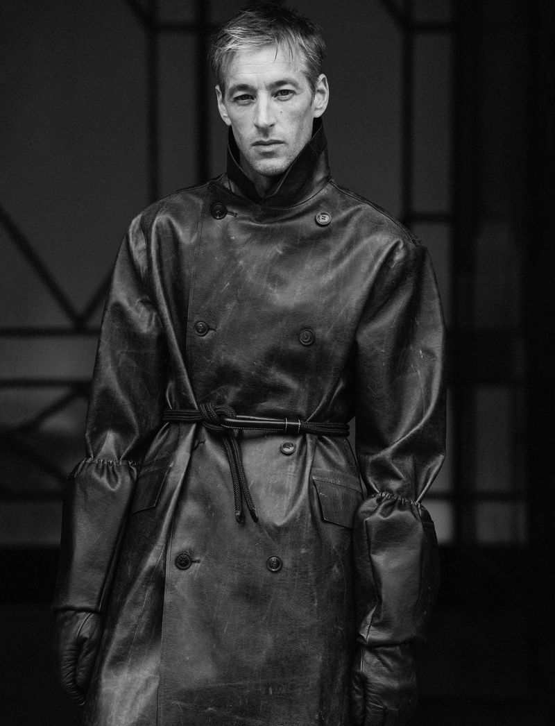 » Joel Frampton Brings Sartorial Drama to GQ Portugal Joel Frampton GQ Portugal 004