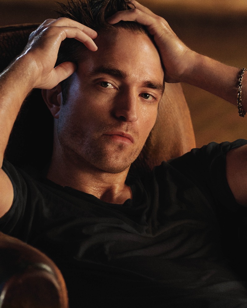 Robert Pattinson fronts the Dior Homme Parfum campaign. » Robert Pattinson Embodies Dior Homme Parfum in New Ad Robert Pattinson fronts the Dior Homme Parfum campaign.