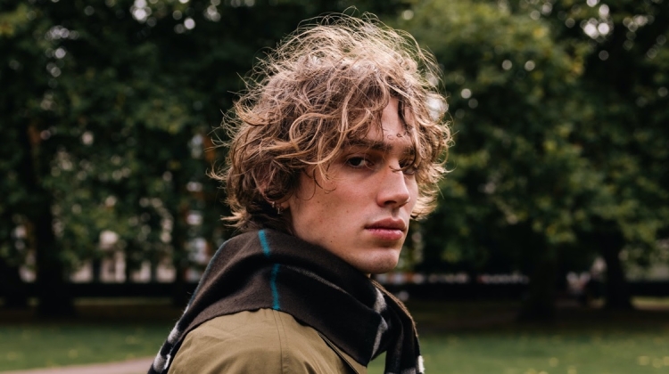 Burberry’s Scarf Sets the Tone, Vinnie & Victor Lead It