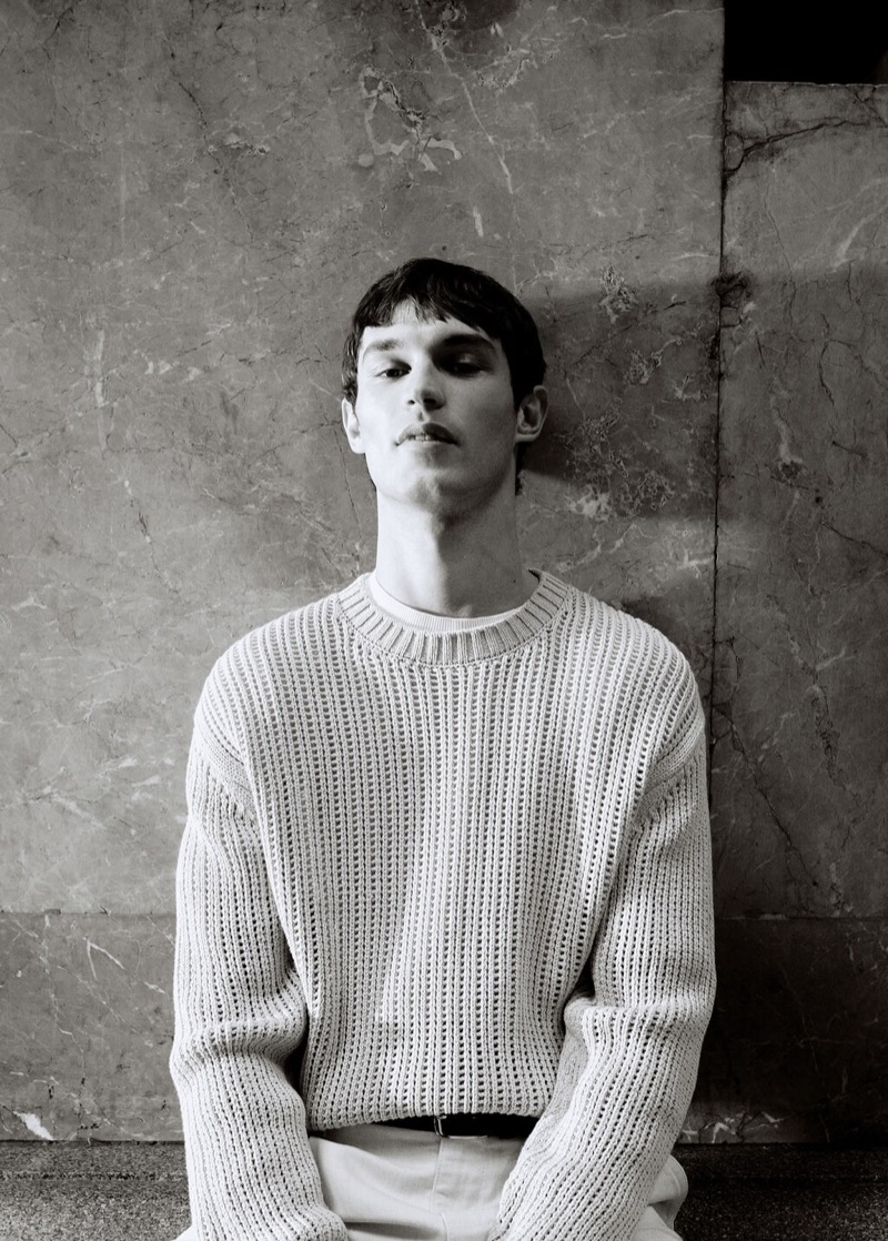 Kit Butler models knitwear from Mango's spring-summer 2025 collection.