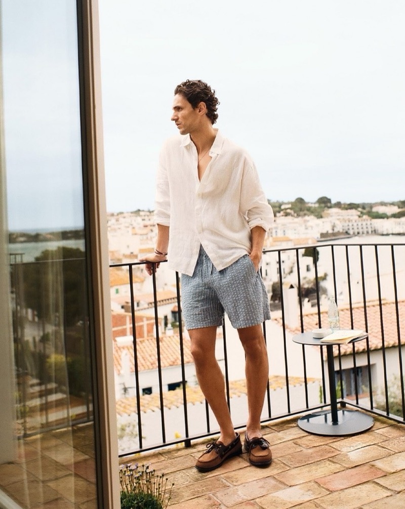 Seersucker pull-on shorts come together with a classic linen button-up shirt. » Abercrombie & Fitch's Vacation Shop Edit Feels Right on Time Seersucker pull-on shorts come together with a classic linen button-up shirt.