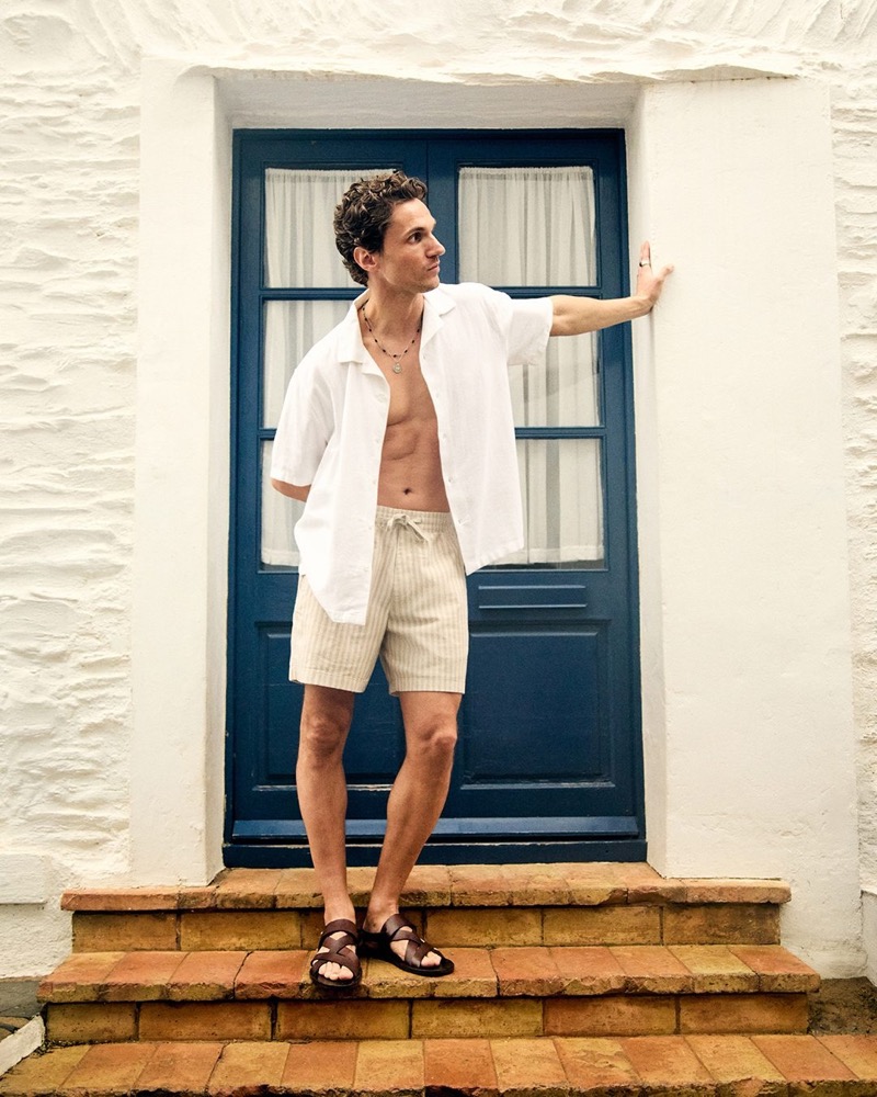 A camp collar summer linen-blend shirt is a breezy companion to striped linen-blend pull-on shorts. » Abercrombie & Fitch's Vacation Shop Edit Feels Right on Time A camp collar summer linen-blend shirt is a breezy companion to striped linen-blend pull-on shorts.