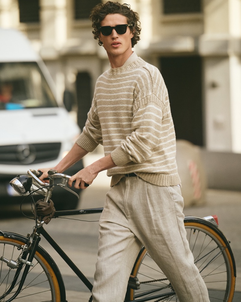 Benjamin Reynier tackles neutral tones in Alex Mill's Harbor stripe sweater and pleated linen pants. » Alex Mill Lightens Up for Summer 2025 in Madrid Benjamin Reynier tackles neutral tones in Alex Mill's Harbor stripe sweater and pleated linen pants.